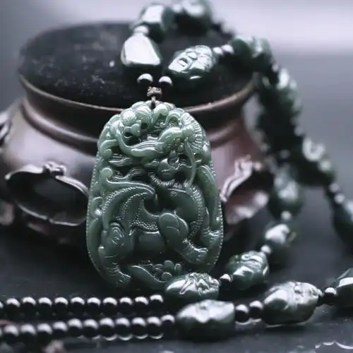 新疆和田青玉男款玉麒麟吊坠男士项链玉佩玉石颈饰