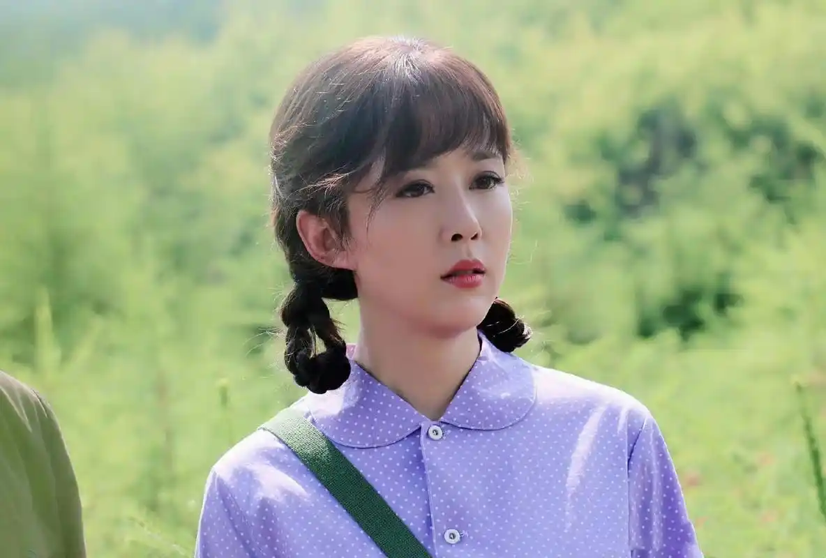 颜丹晨的精致妆容可能是央视大剧《青山不墨》的败笔之一!