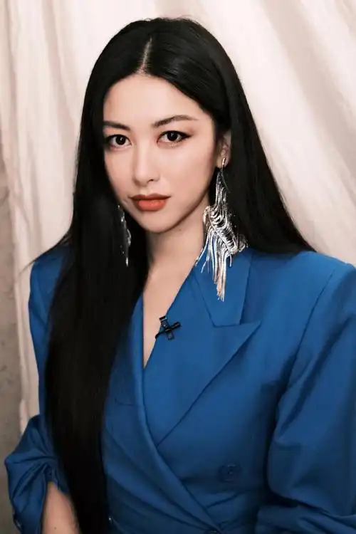 朱珠耳饰好大##朱珠唱功好稳