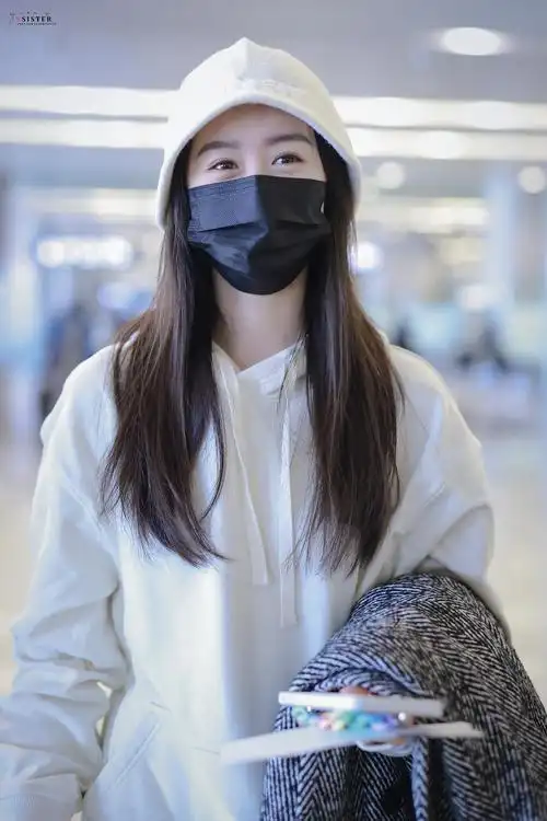 袁冰妍129机场照