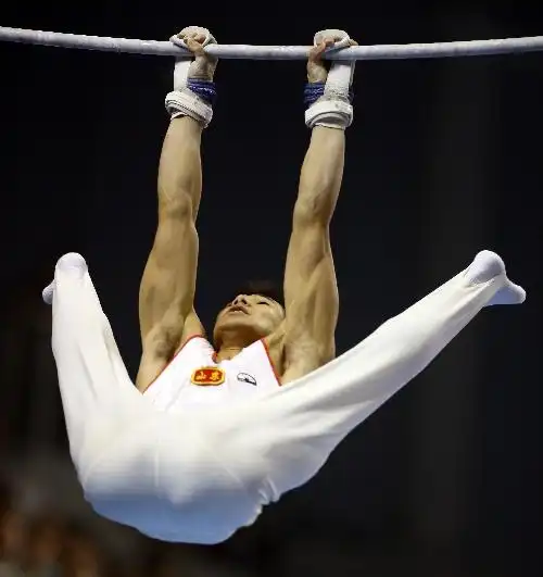图文:2008全国体操冠军赛落幕 张成龙单杠季军