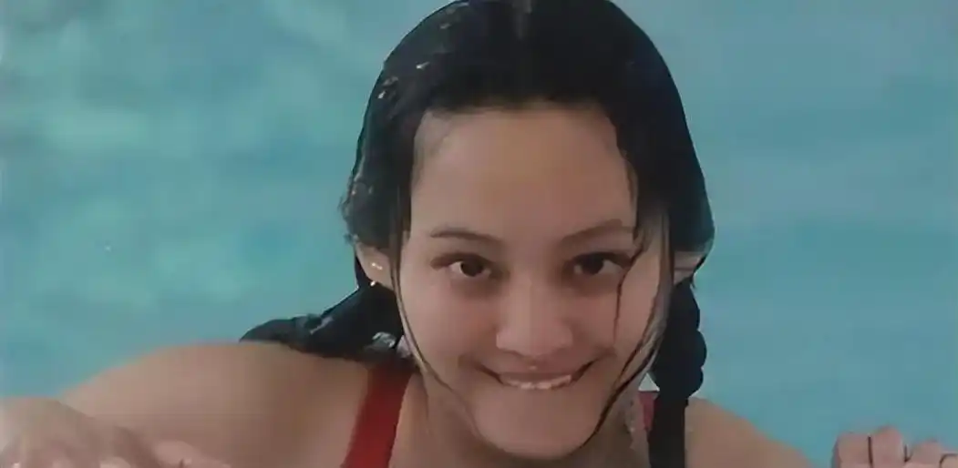 那时出道不足十年,31岁的姜文正身处在与刘晓庆的情感纠葛当中.