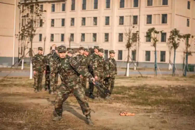 火箭军某部持续掀起训练热潮