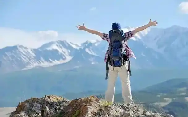 任何时候都不要惧怕前行道路上的任何坎坷,兵来将挡水来土掩,总会柳暗