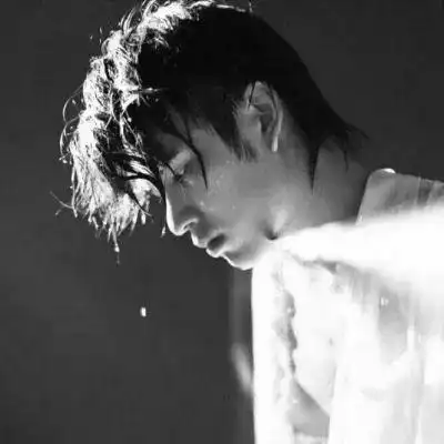 头像男ins高级质感黑白帅气图片_男生头像_头像屋