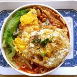 煎蛋螺蛳粉