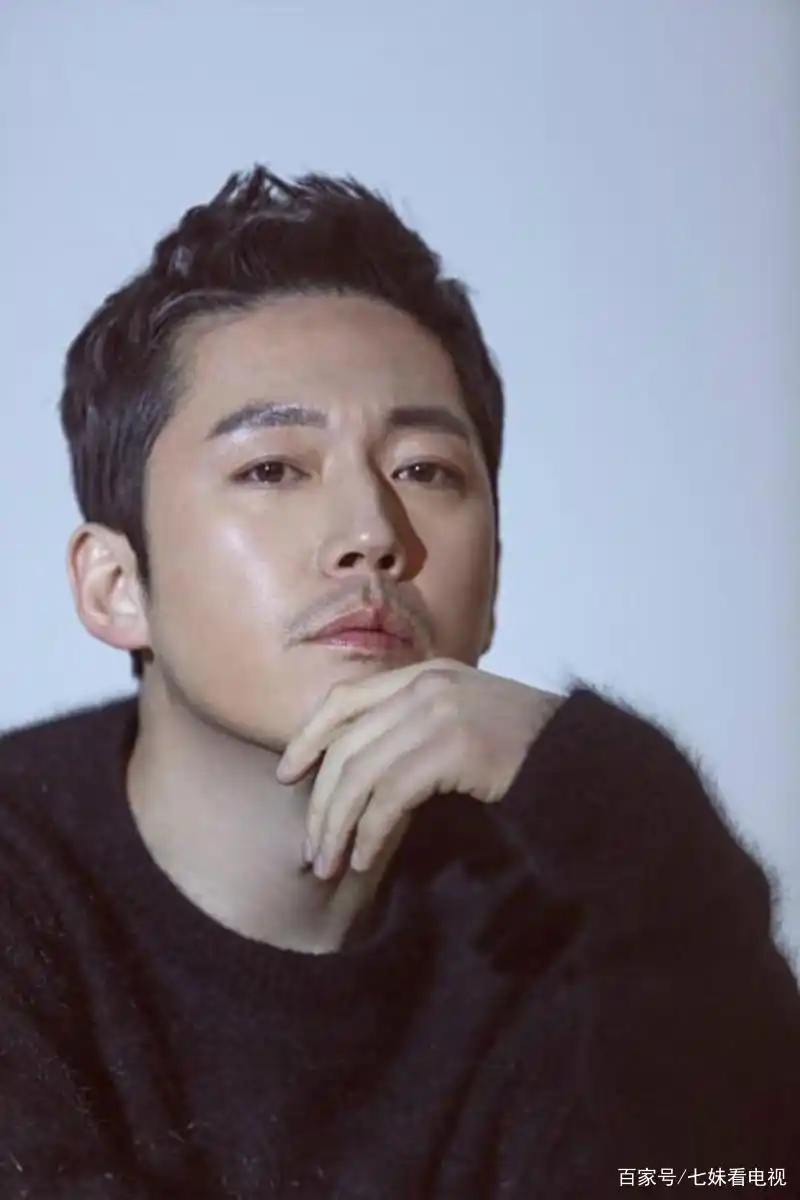 韩国男星花样太多,44岁张赫红过就好,守着老婆孩子演演戏