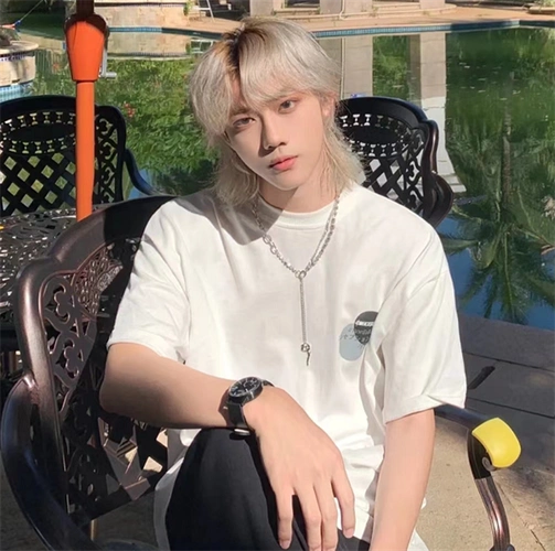 适合年轻人的发型设计,不少零零后男生都在剪,特别是娱乐圈男星们.