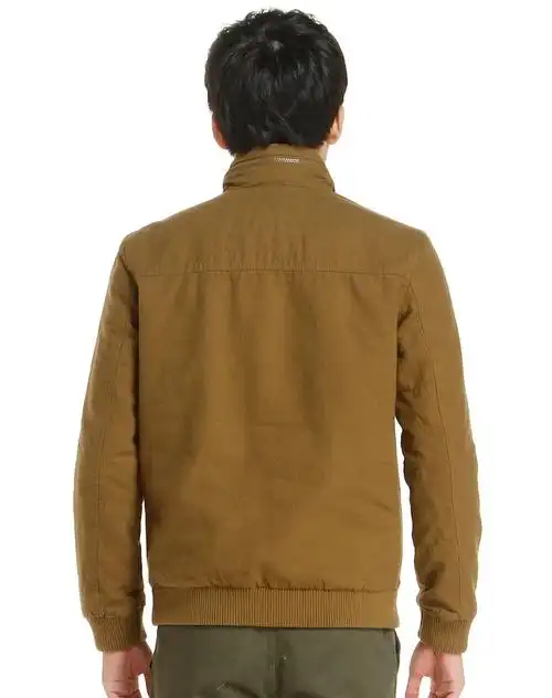 成熟黄棕色长袖外套