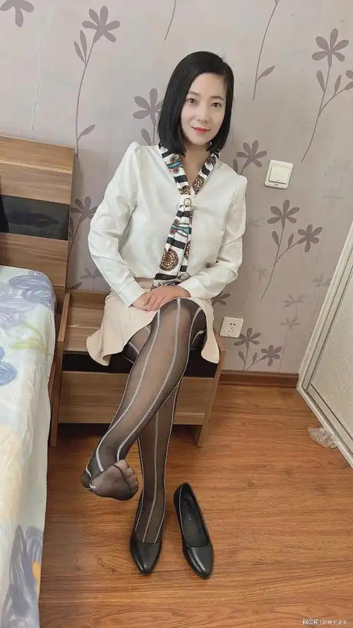 研究显示37岁女性穿黑色丝袜更显妩媚