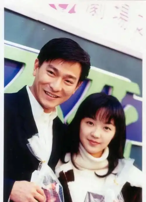 刘德华和陈慧娴的合影,他们两人的合作很少,陈慧娴或许很多人都不认识