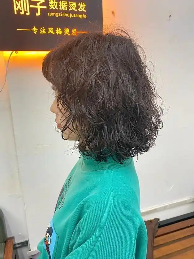 女人40发型别乱剪,这3种很适合,做完大不一样|短发|染发|头型|卷发|中