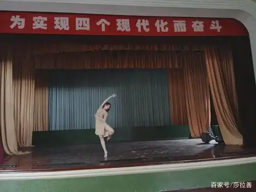 在《芳华》的舞台上跳个舞,guobayin