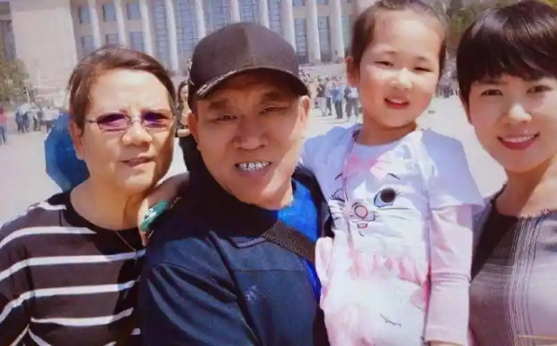 三大反派演员同框斗狠,长得一个比一个丑,妻子却一个比一个漂亮