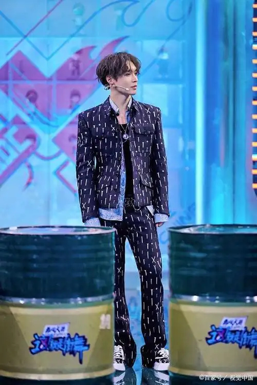 前不久刚刚下线的综艺节目《王牌对王牌》上,梁朝伟在点评王一博表现