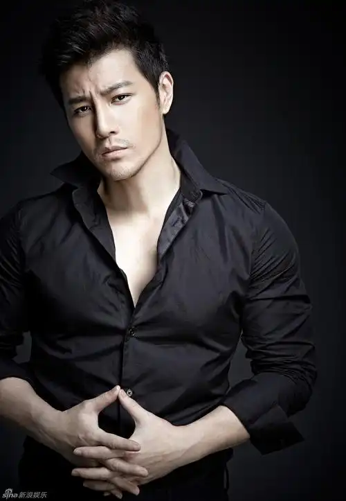 组图:许韶洋黑衬衣写真 有型有款魅力先生_高清图集_新浪网