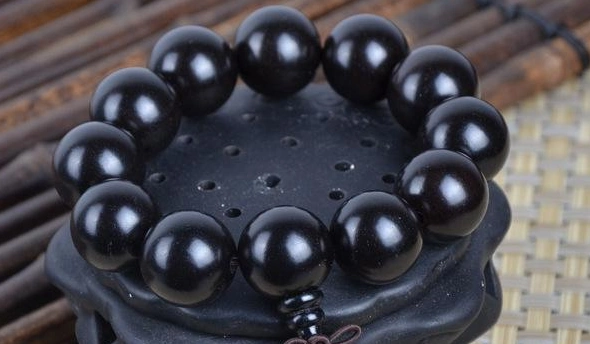 黑檀是世界上稀有的名贵 木材之一,真假鱼龙混杂,怎么辨别真假黑檀木