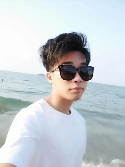 带上墨镜,男生也可以拥有自拍