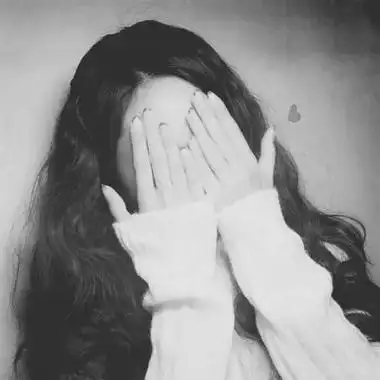 qq头像黑白女生伤感图片高清好看的女生黑白头像伤感图片精选