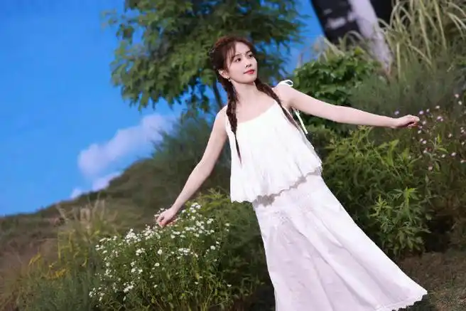 白鹿森林玫瑰白裙花絮照##白鹿森林玫瑰花絮照