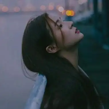 伤感头像qq带伤感的头像孤独一个人你的痴情是别人的负担5