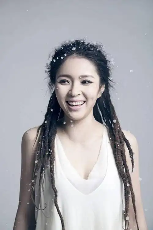 她叫毕夏,是一个有实力的歌手,不知道大家认不认识她呢?