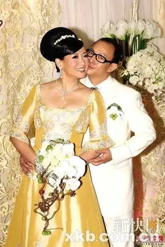 tvb女星商天娥大婚 刘嘉玲盛装贺"情敌"