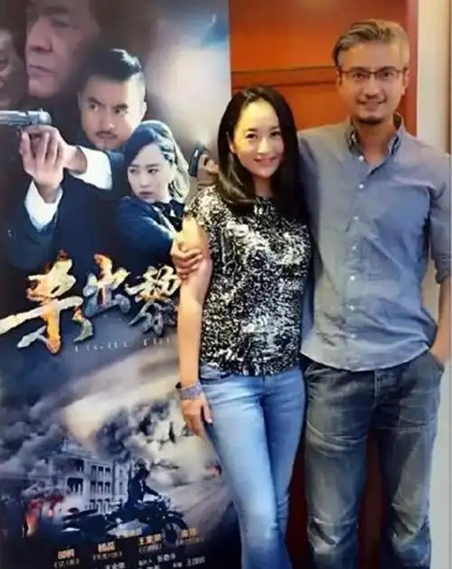 2014年杨蕊参演《铁血尖刀》时遇到了现在的丈夫邵桐,这也可能是缘分