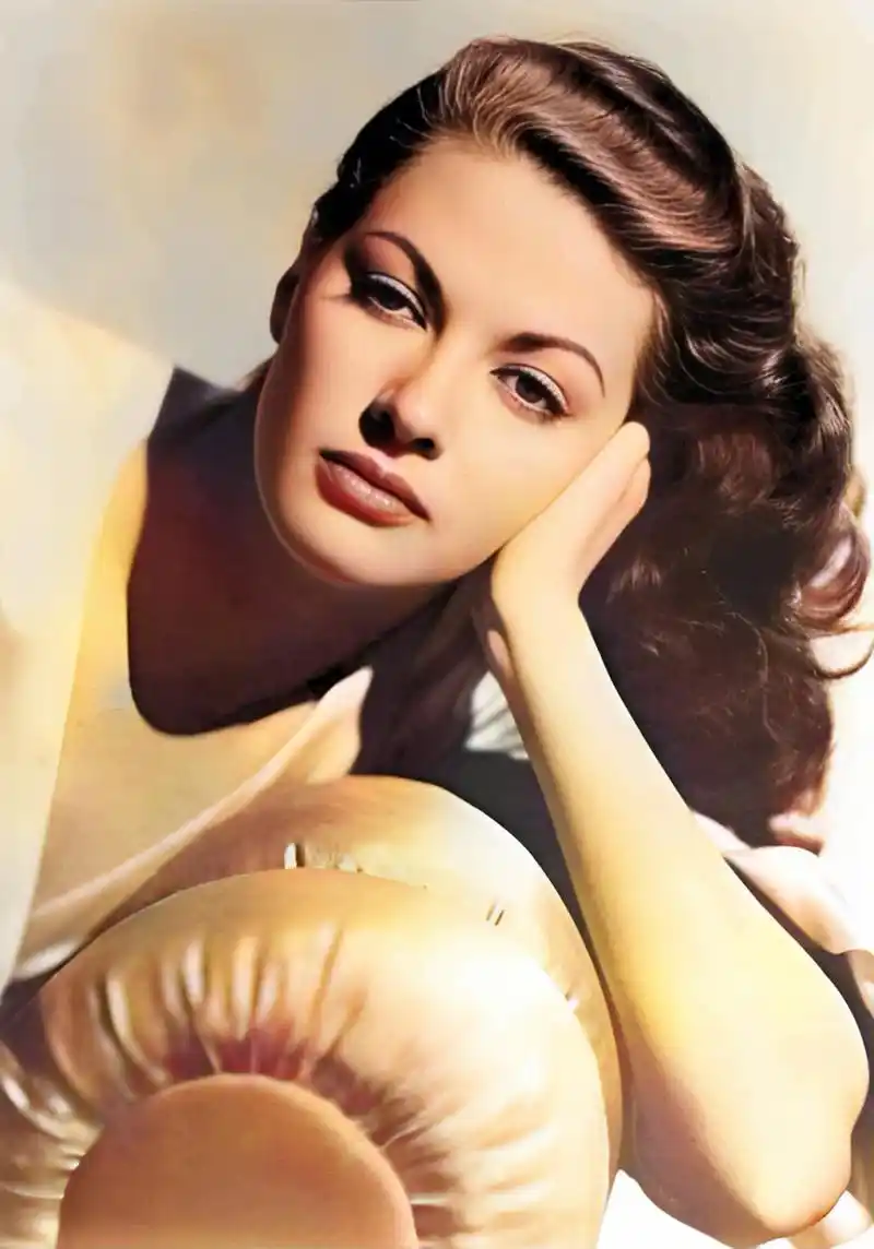 她在上世纪40年代初加入好莱坞,早期