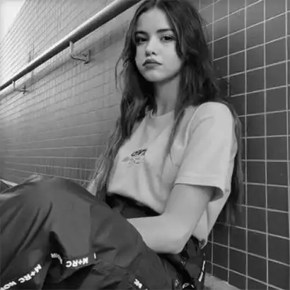 2020欧美女生黑白头像表情冷酷比较酷的样子