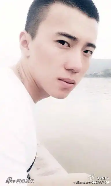 高考执勤特警帅哭网友长腿型男制服范儿组图5