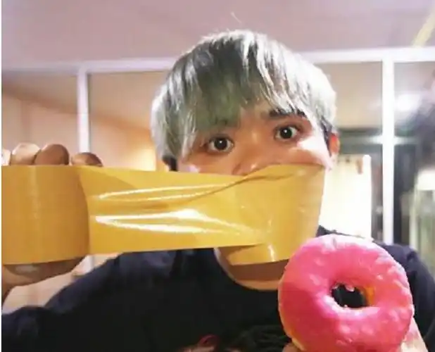 泰国小哥上演绑架戏码?当他拿出"万能胶布"那一刻,网友:就知道不简单!