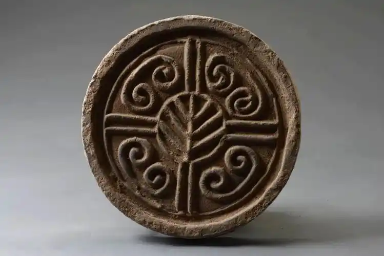 树木纹云纹瓦当