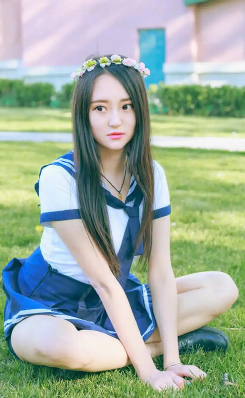 清纯校花:穿上制服的学妹真的是太美了,论身材论颜值都是一流 转载自
