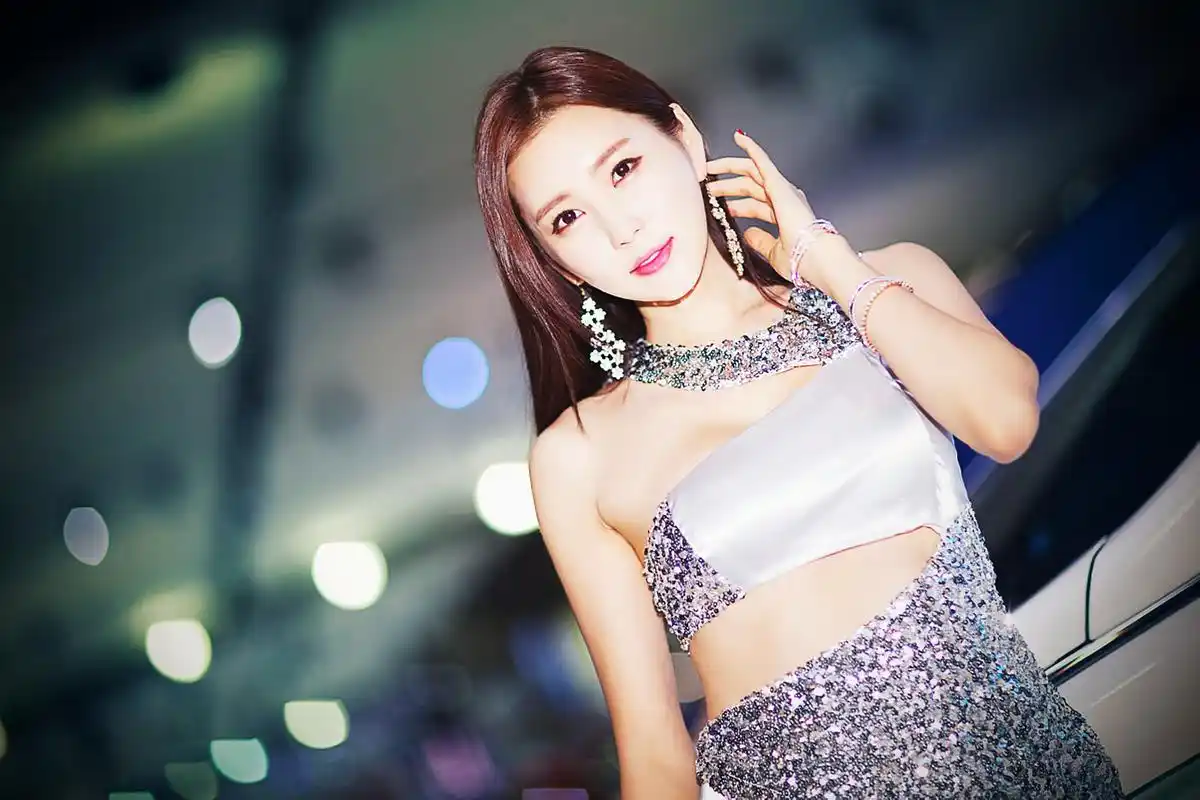 韩国车模崔玉珍,颜值与身材都很赞,魅力四射