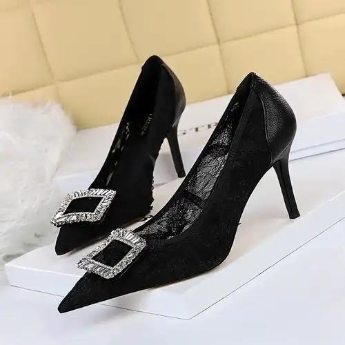 小77小铺的优惠券大全—网纱高跟鞋女2021年新款黑色细跟尖头性感蕾丝