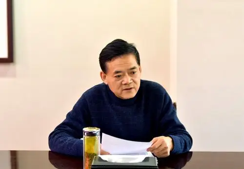 会上,全体机关干部结合年度工作任务分别进行个人述职,认真总结了2020