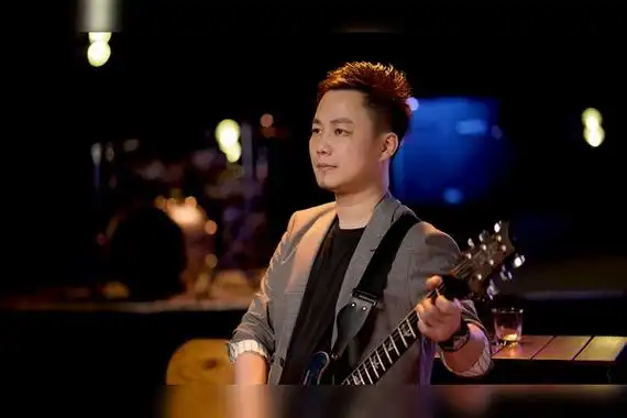 吉他天空一首孙楠留什么给你独特的嗓音太让人着迷了