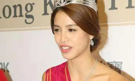 港姐雷庄儿丑照曝光岔腿素颜仪态全无网友直呼好恐怖