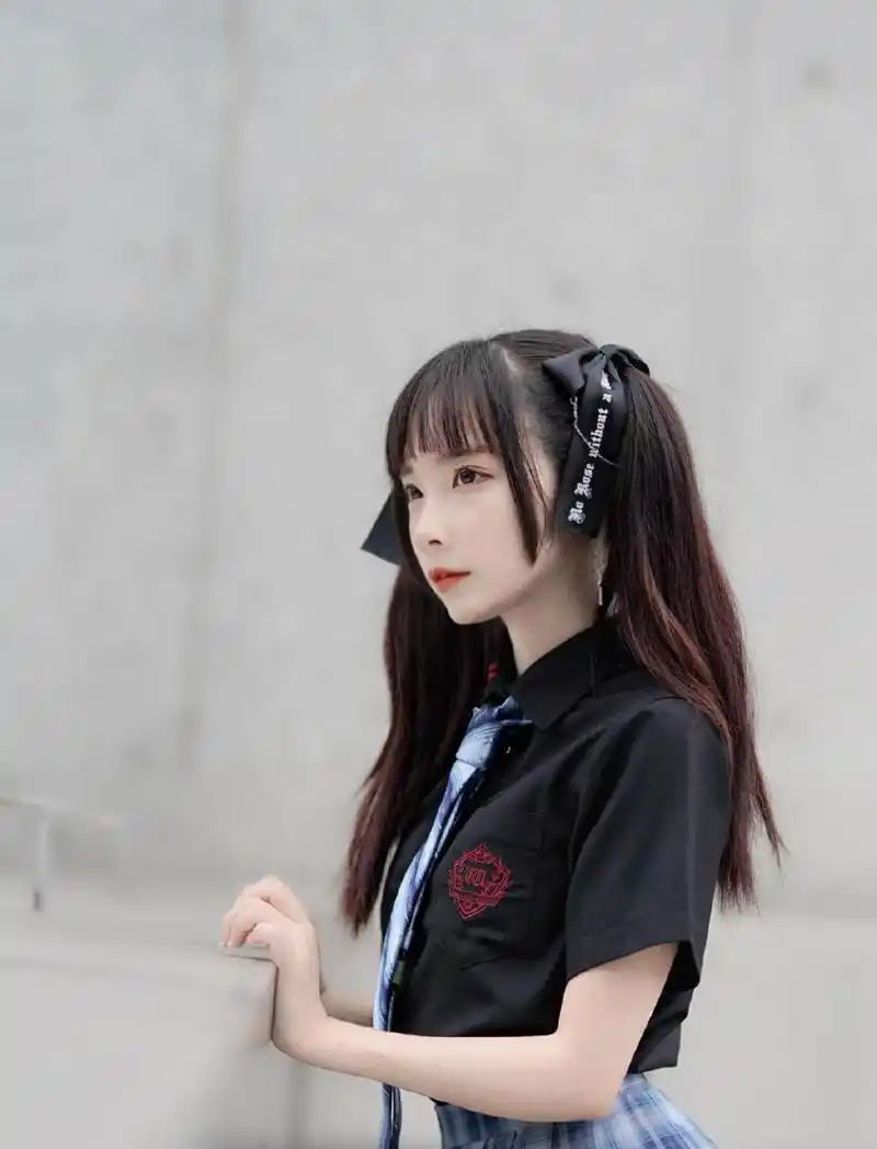 可爱的双马尾少女jk制服写真