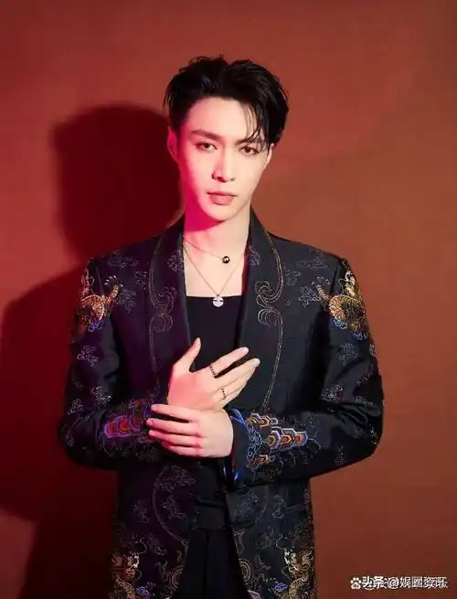 狗仔预告曝音乐圈顶流新恋情,黄子韬和周深的呼声很高_徐艺洋_网友