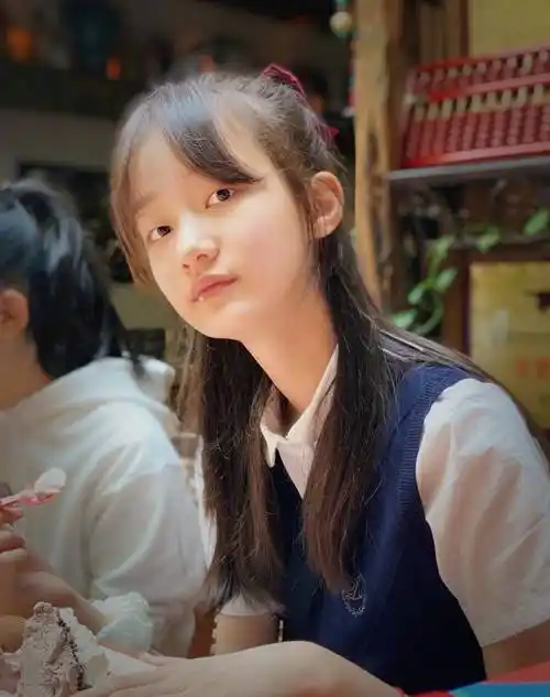 童星纪姿含14岁了身高已1米7的她3岁在甄嬛传演过温宜公主