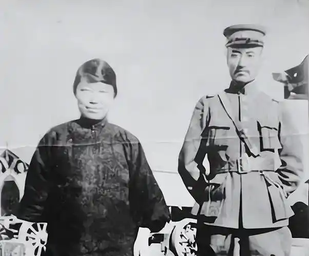 郭松龄夫妇郭松龄的妻子名叫韩淑秀,也是一个进步的青年.