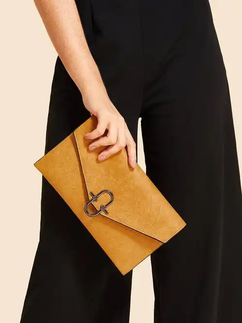 metal design flap pu clutch