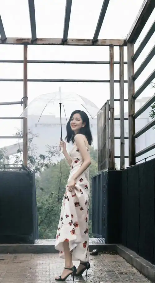 庄达菲,出生于辽宁沈阳,毕业于北京电影学院表演系,中国内地影视女