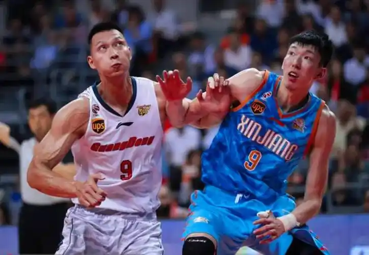 其次,那些年的"粤疆争霸"留下过太多精彩对抗:王仕鹏单挑昆西杜比称王