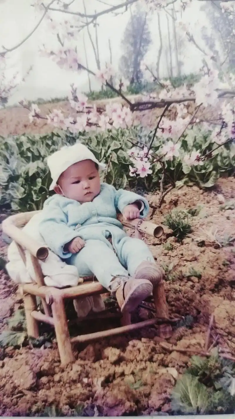 现在看看女儿小时候的照片还是挺可爱的,时间过得真快,女儿也当 - 抖