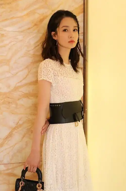 李沁图片 李沁清新秀丽写真图片