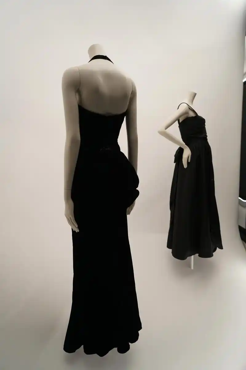 香奈儿中国首个作品回顾展亮相上海当代艺术博物馆,呈现"时尚宣言"