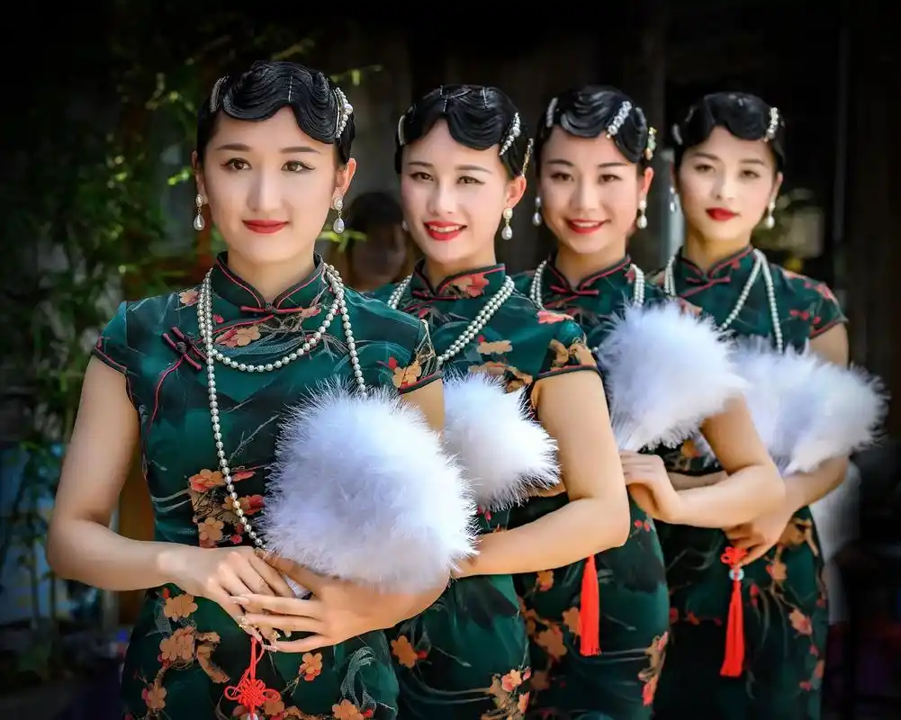 《旗袍秀》一一郁良权摄影作品.#图文伙伴计划  - 抖音